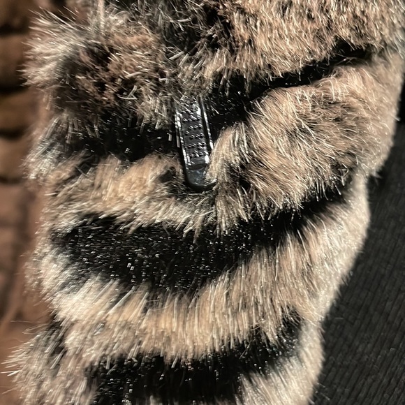 Faux fur Vintage jacket by Unique Int’l. NWOT. Size small. - Picture 6 of 10